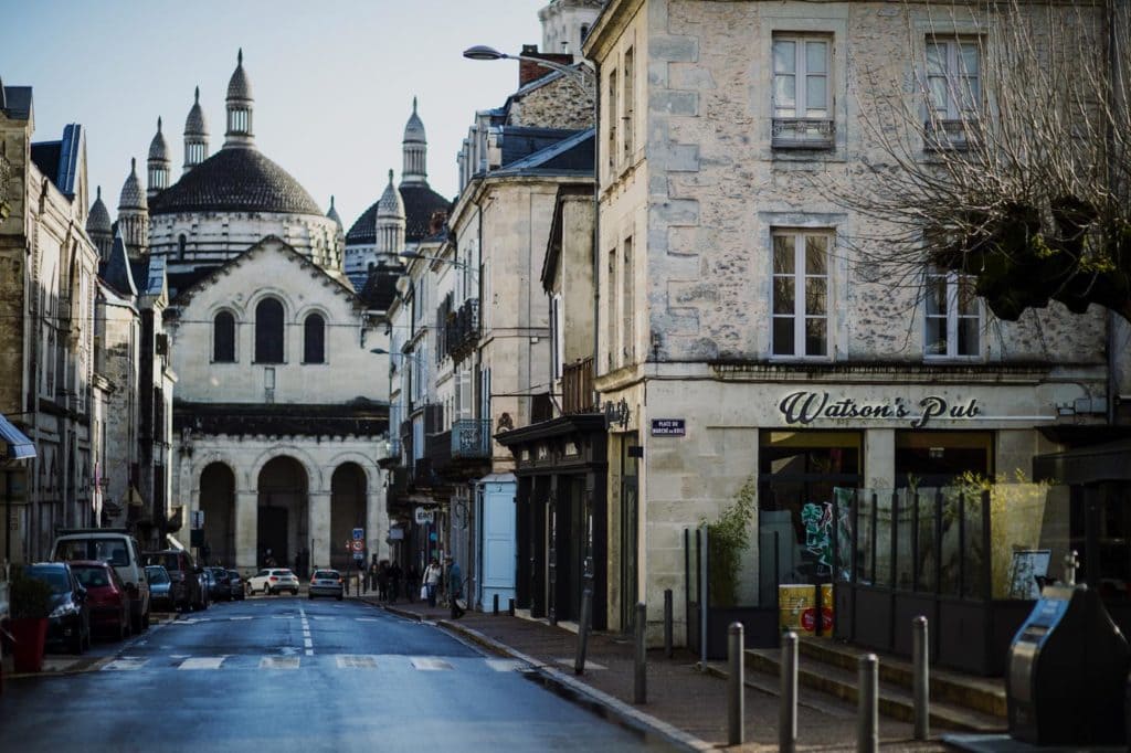 Le Watson's Pub depuis la rue Saint-Front à Périgueux